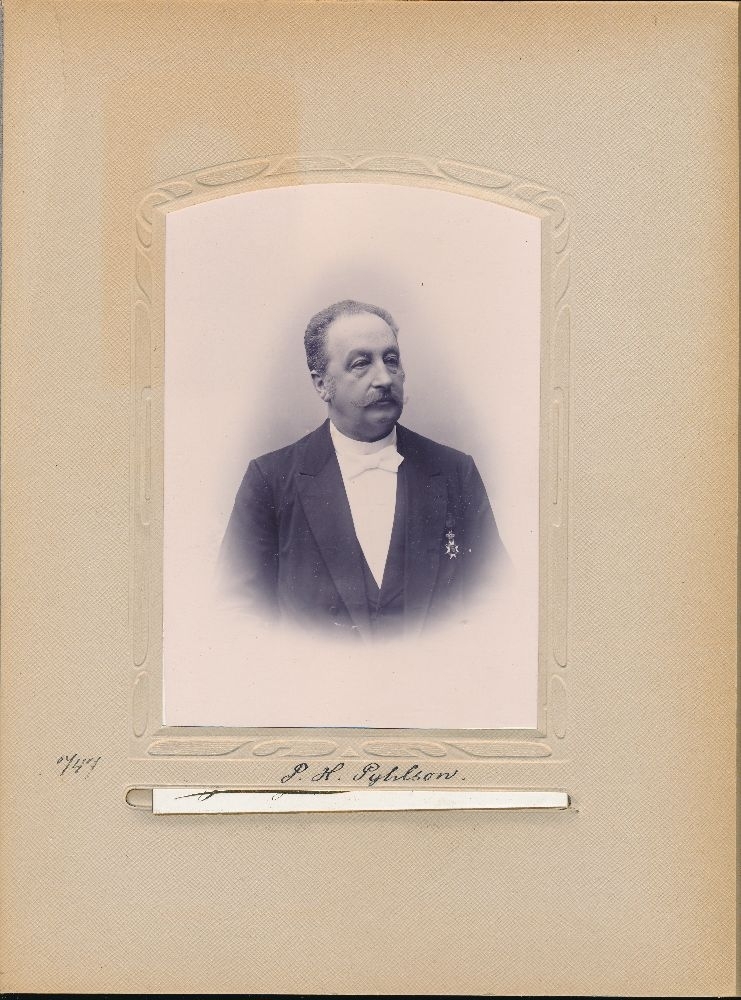 Porträtt av Per Henric Pyhlson, postmästare i Halmstad 1873-1900.