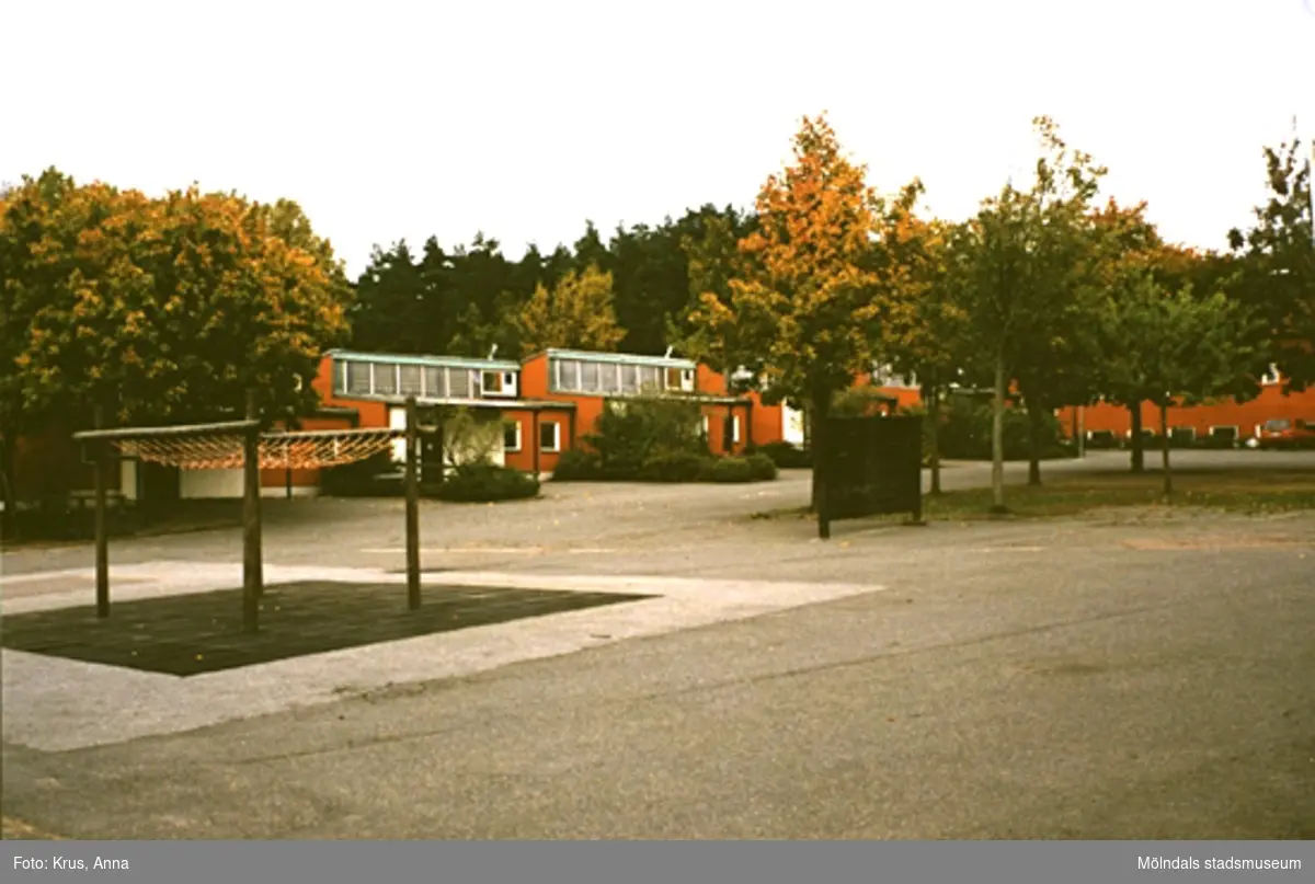 1950-tals skolbyggnader/norra skolgården.  Lindome.
