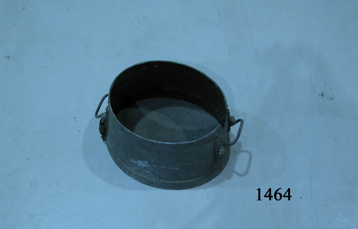 Läskbalja av järn för 15 cm kanon, gråmålad