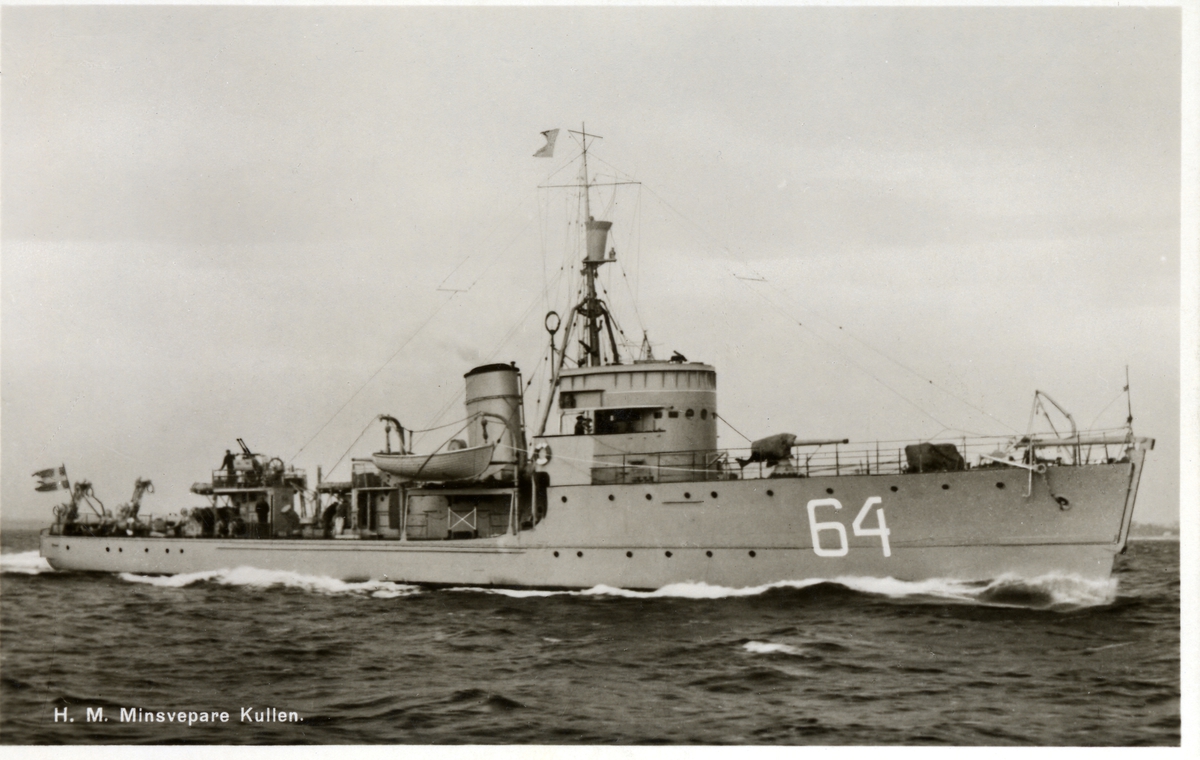 Vykort på minsveparen Kullen, sjösatt 29 okt, 1940, utrangerad 1 april 1966.