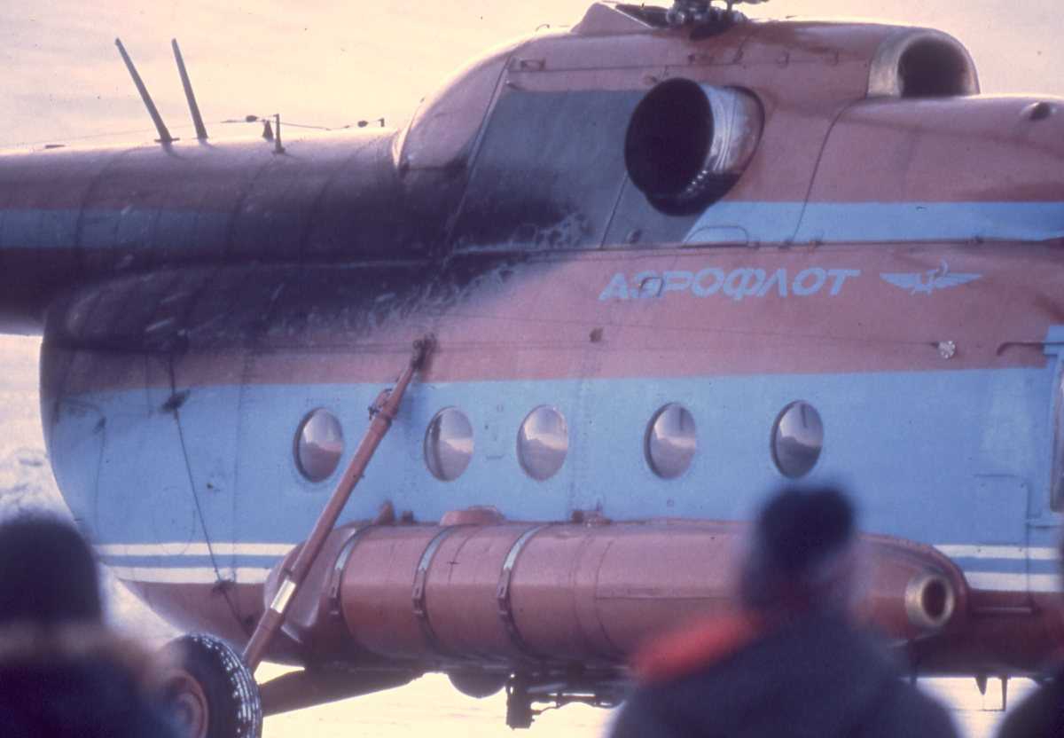 Russisk helikopter av typen Mil Mi-8T Hip C tilhørende Aeroflot, men allikevel en militærversjon.