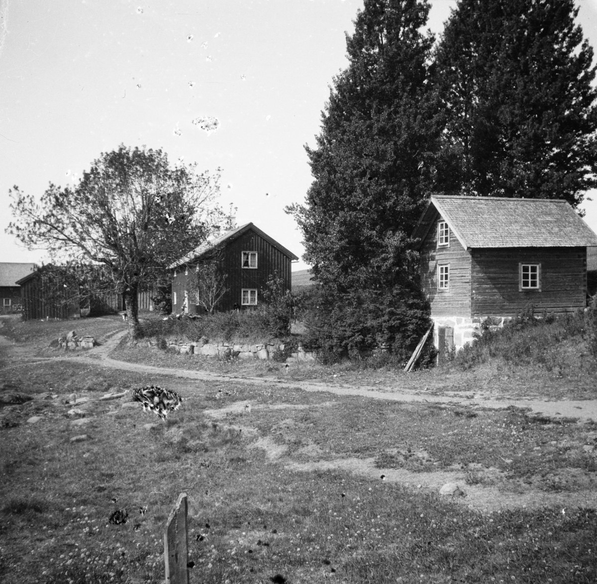 Stommen i Gullereds by, Västergötland
Exteriör

Svensk arkitektur: kyrkor, herrgårdar med mera fotograferade av Arkitekturminnesföreningen 1908-23.