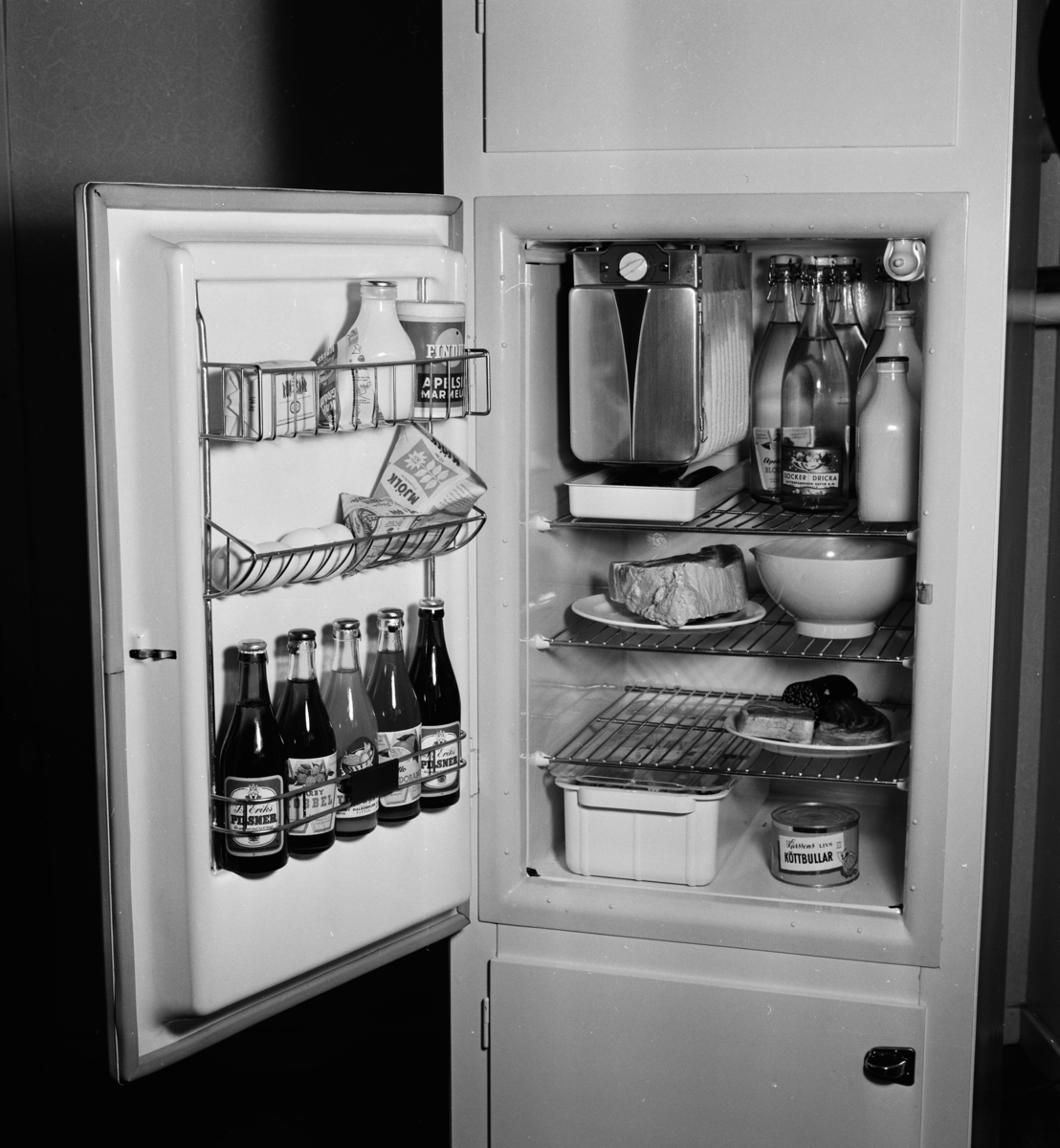 Ny kylskåpsmodell
Interiör, öppet kylskåp med mat