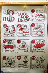 Et oppslag med 10 gode råd for å forbedre helsen, henger på 