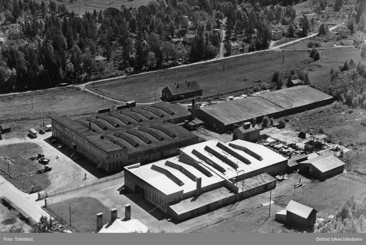 Skråfoto av  Den Norske Automobilfabrikk på Kambo i Moss 1956.