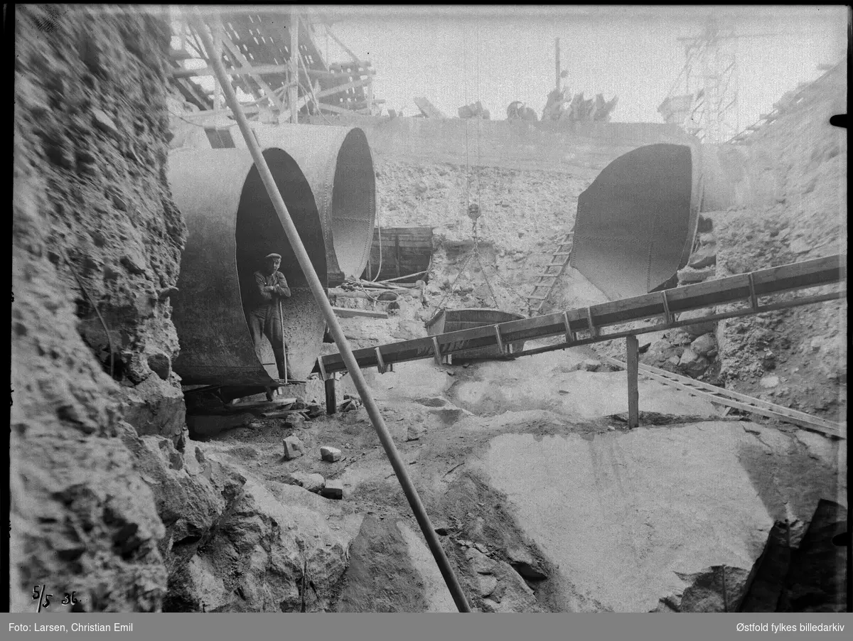 Ukjent fabrikkinteriør- tunnel, mann 1936.