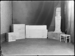 Produktfoto i fotoatelier, soveromsmøblement  1945.Møblene e