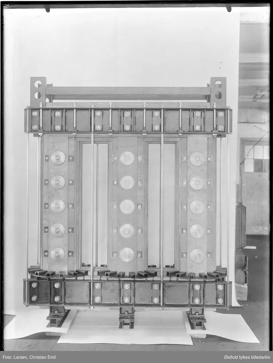 Produktfoto av transformator, 1945, ukjent fabrikk og ukjent sted i Sarpsborgdistriktet.