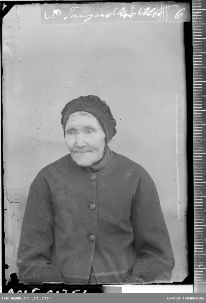 Portrett av en eldre kvinne.