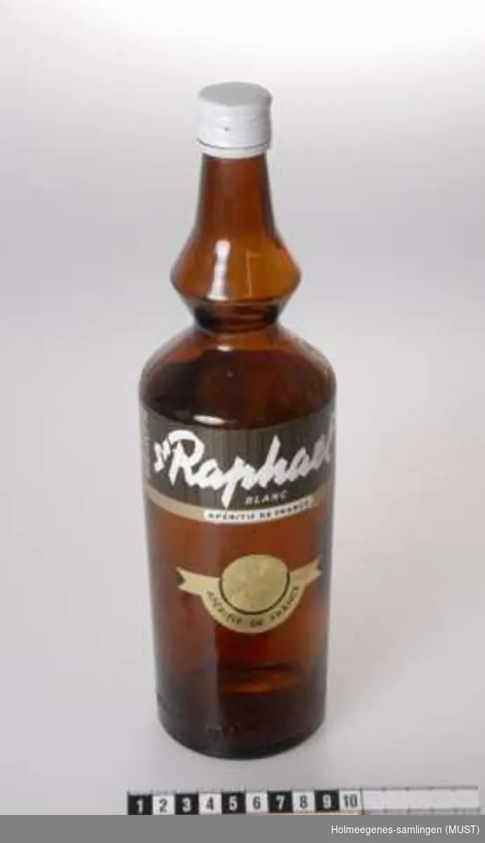 Flaske som har inneholdt aperitiffen St. Raphaël blanc. 