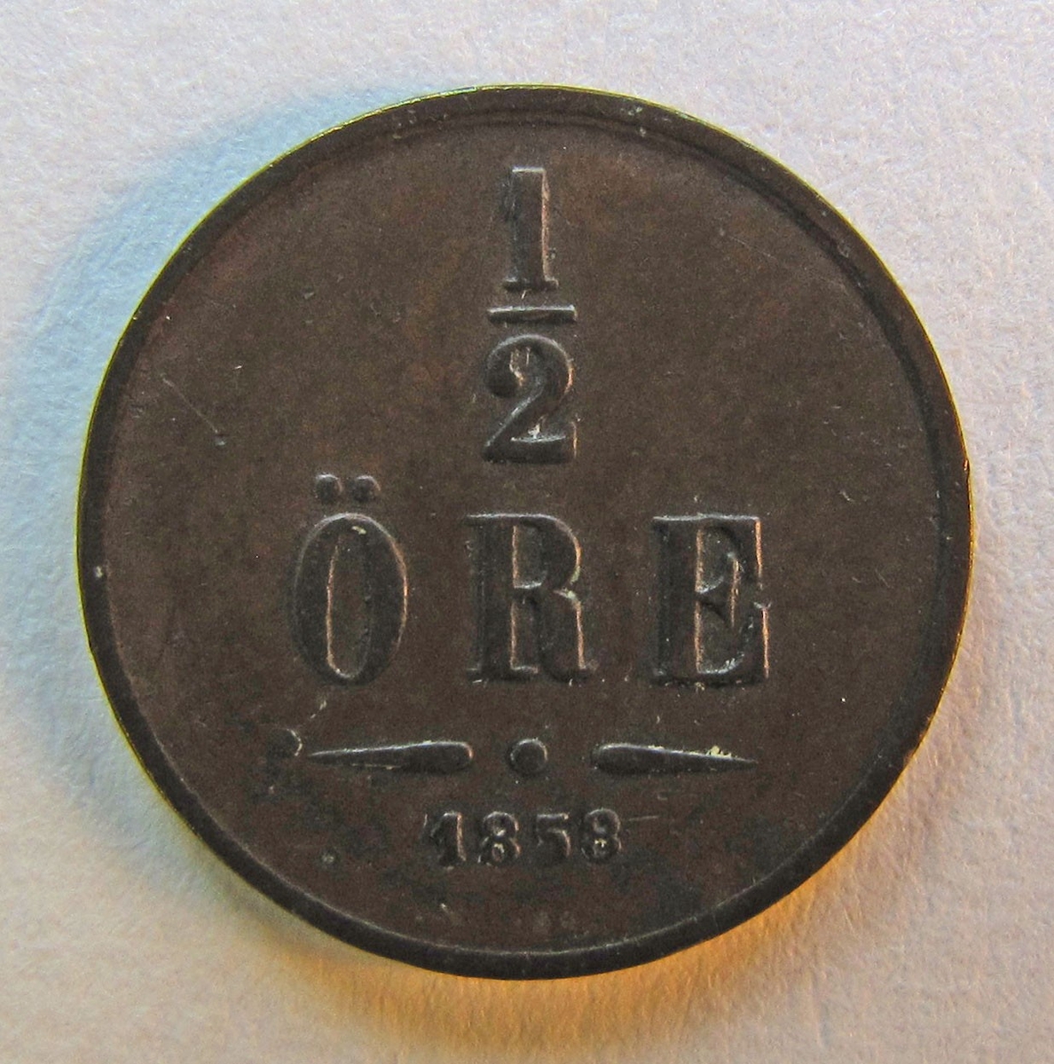 Oscar I, ½ öre, kopparmynt. Präglat i Stockholm 1858.