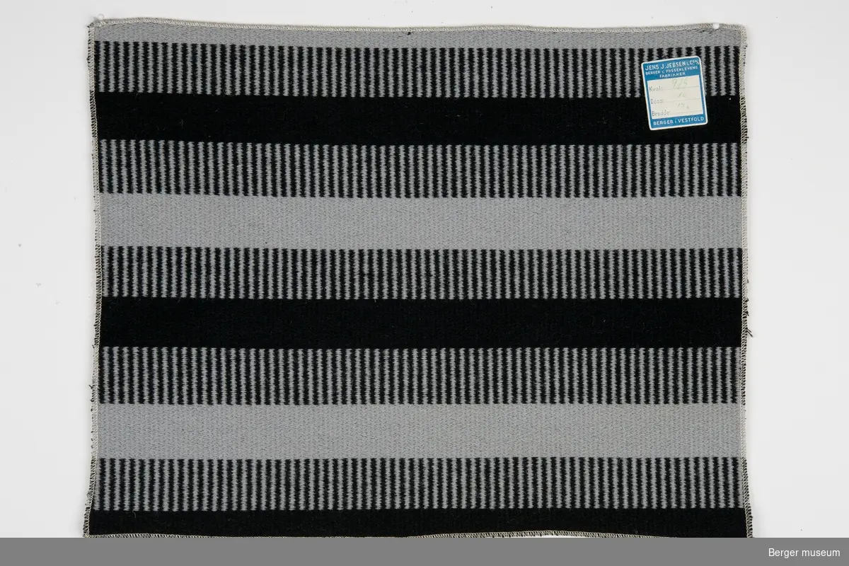 Møbelstoff, metervare
Enkeltprøve
Tverrstripet med brede striper