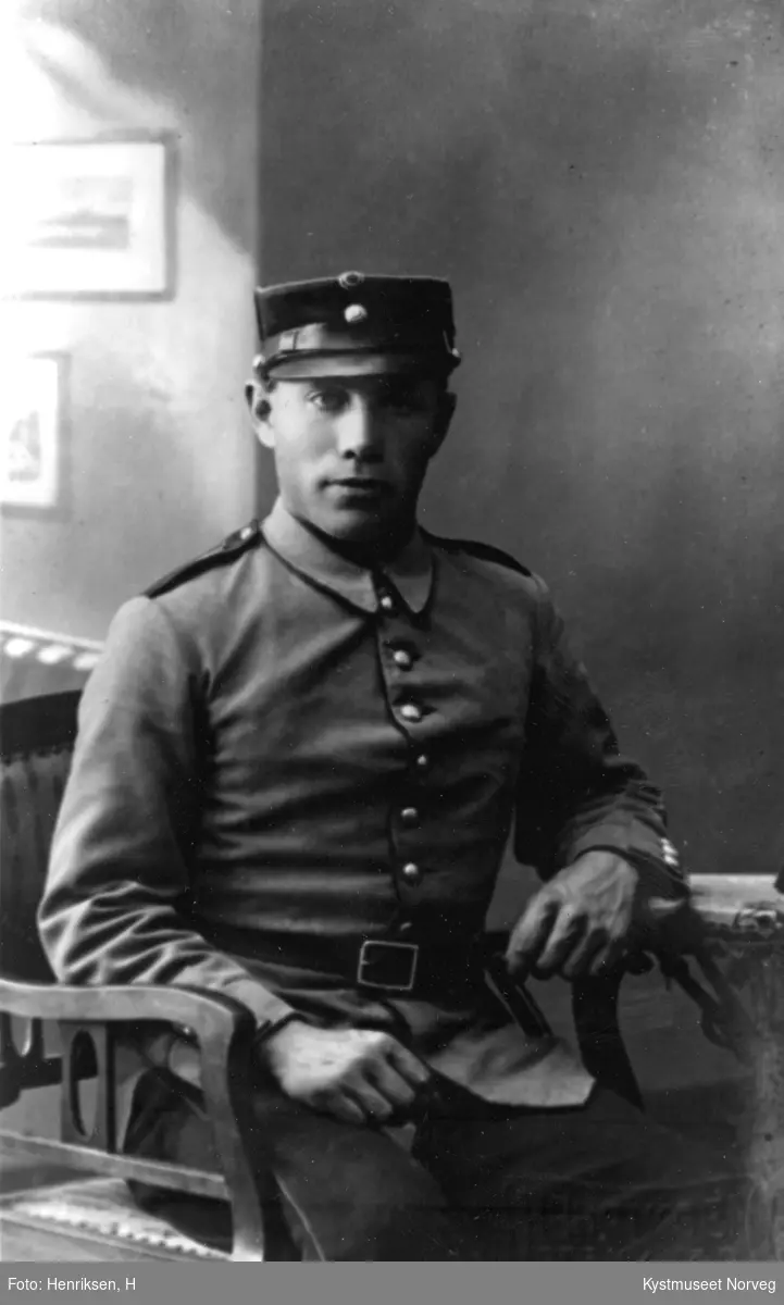 Arne Valøy i uniform