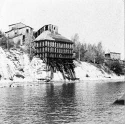 Skienssund, gruvebygninger før og etter påtennelsen.