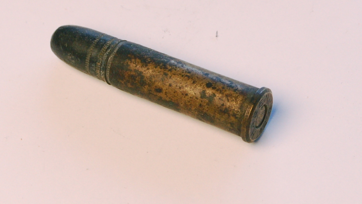 Fulladet rørformet geværpatrone i 12,17 mm. med blykule.