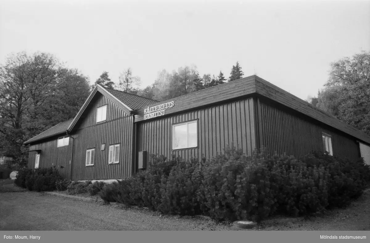 Fotografi från Kållereds Ramlist, år 1984. "En lada i Kållered har förvandlats till industri."

För mer information om bilden se under tilläggsinformation.