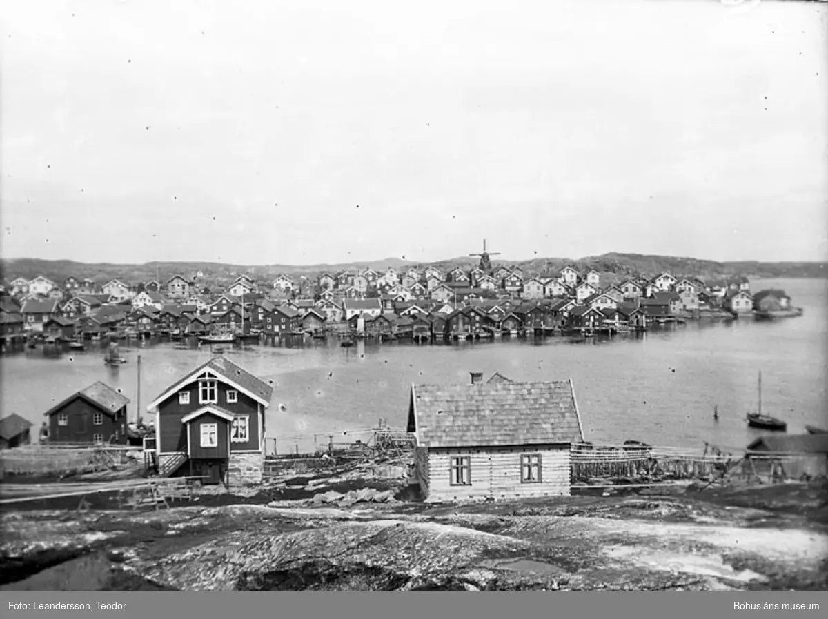 Text som medföljde fotot: "Vy av Mollösund från Mollön 1922".