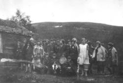 Speidere på Kretsleir i Alta, 1928. På bildet er de på tur t