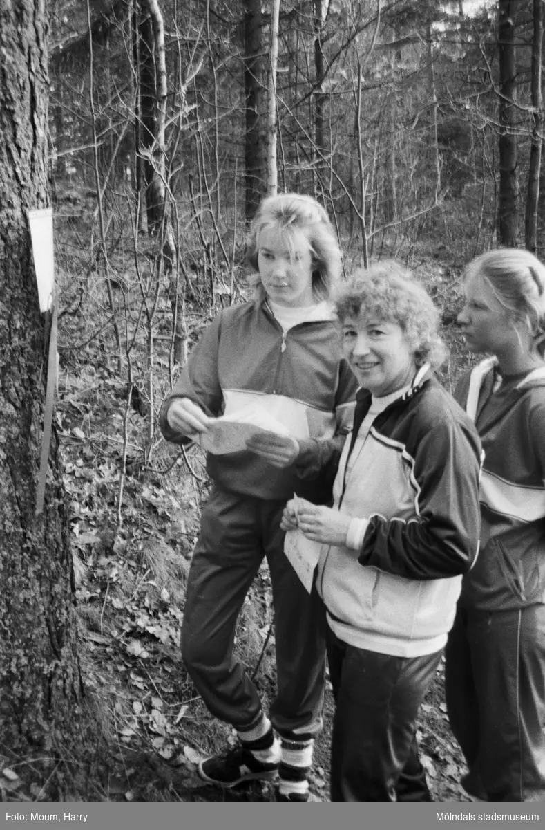 Lindome bågskytteklubb anordnar poängpromenaden "Gåsajakten" i Lindome, år 1984.

För mer information om bilden se under tilläggsinformation.