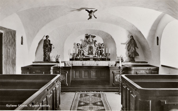 Tryckt text på bilden: "Gyllene Uttern. Vigselkapellet".