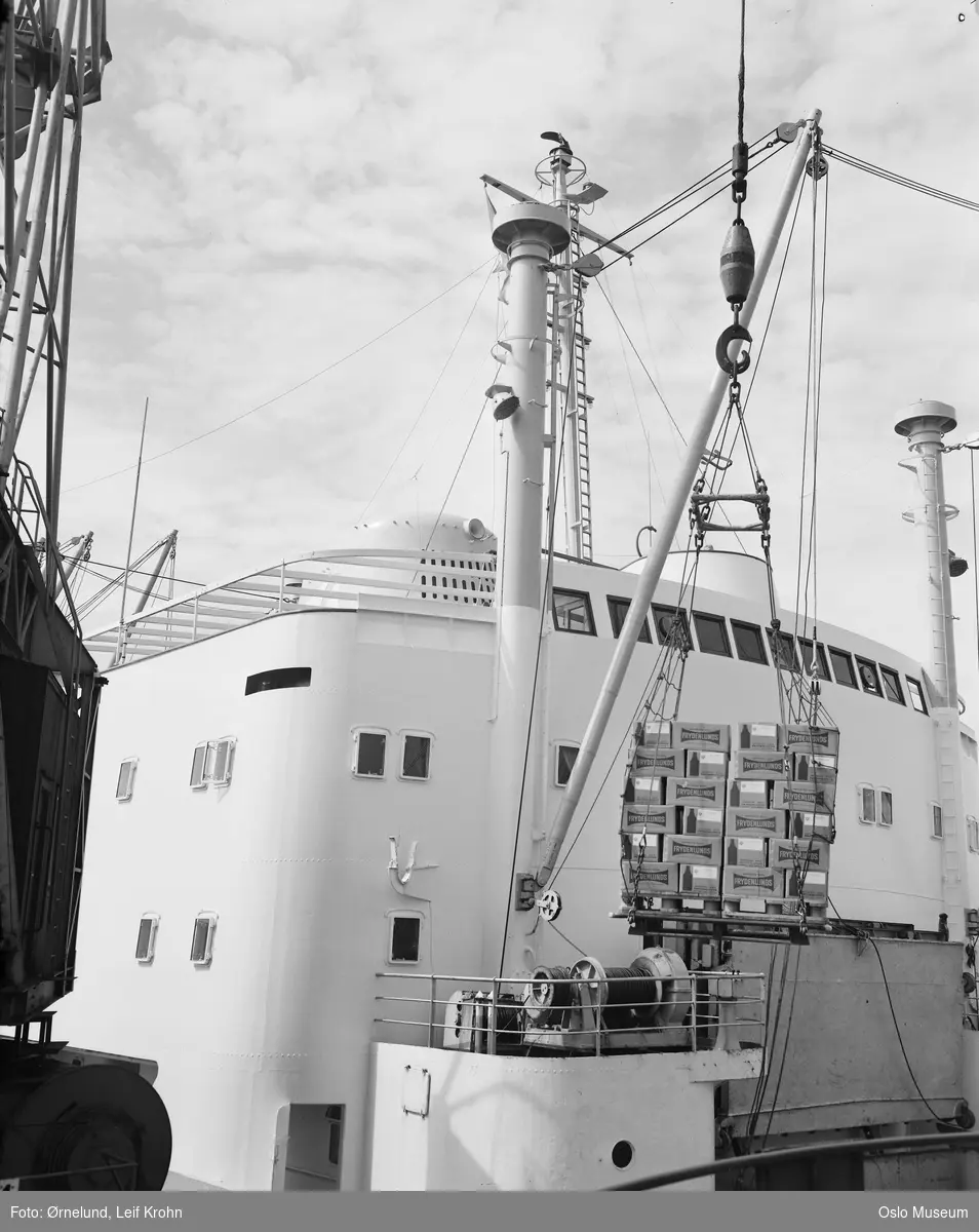 havn, skip Bonanza, kran, lasting av exportøl fra Frydenlunds bryggeri