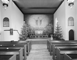 Iladalen kirke, interiør, juletrær