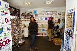 Miracle Afro Shop, kvinner, mann, barnevogn, kunder, inngang