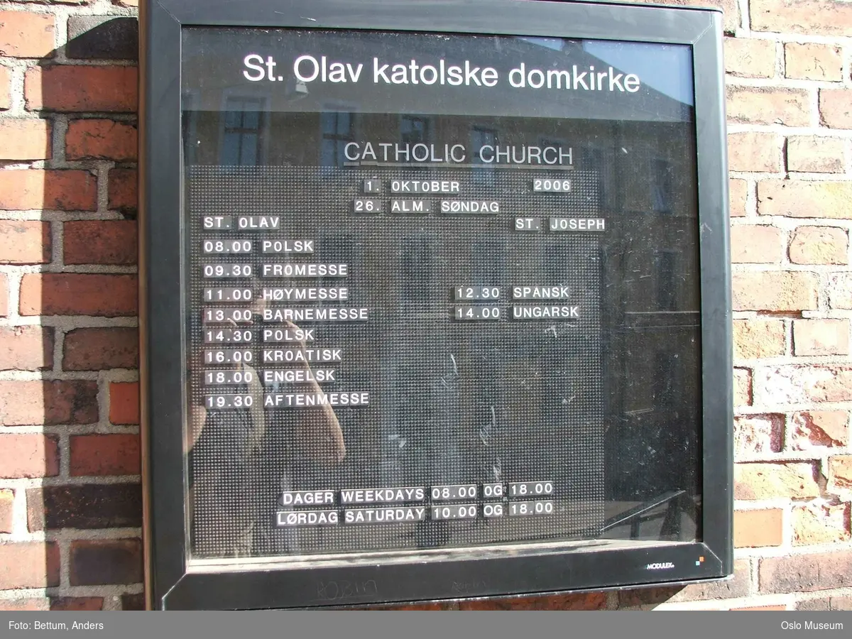 St. Olav Domkirke, interiør, eksteriør, kirkespir, helgener, alter, glassmosaikk, hvelving, nisje, skriftestol, døpefont