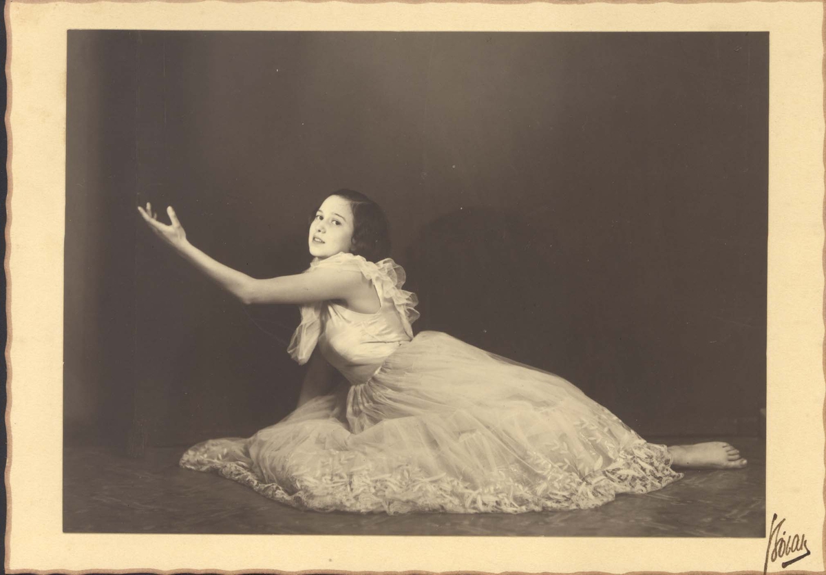Portrett av Edith Rabinowitz i ballettkjole