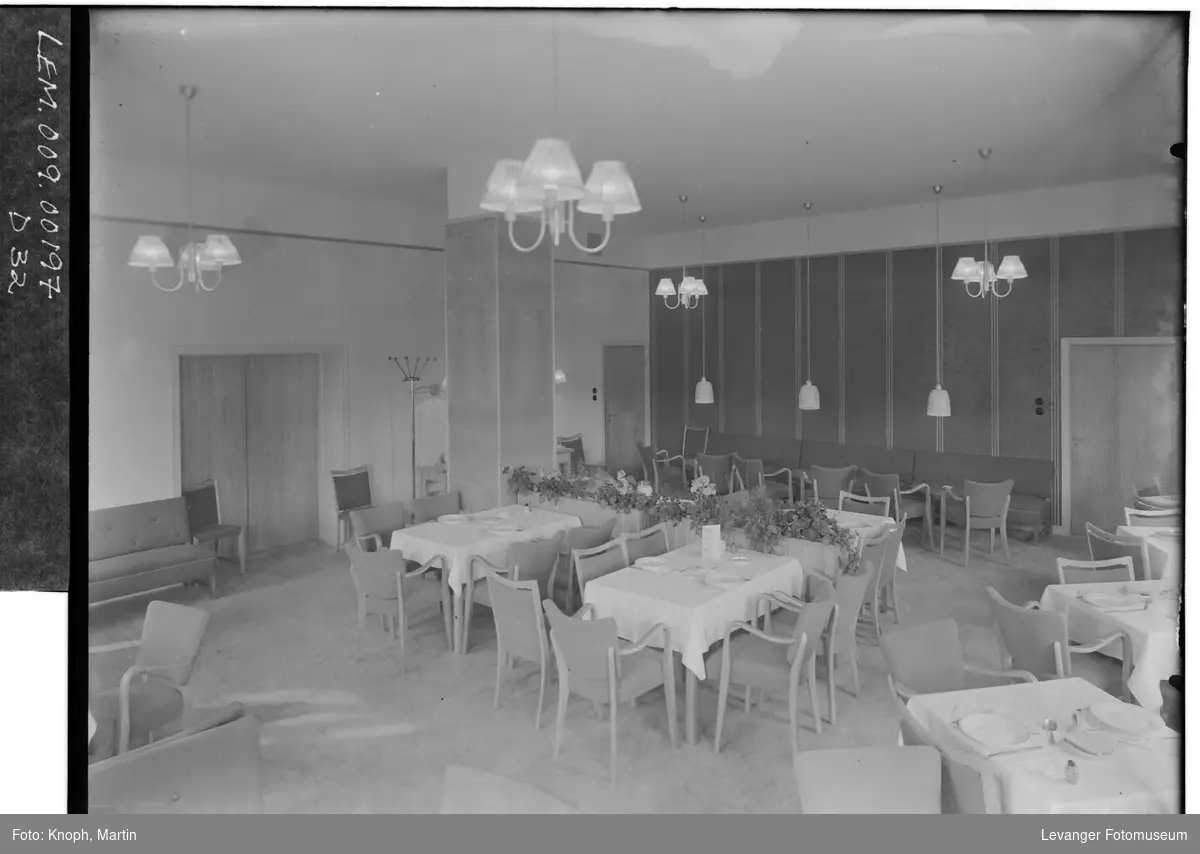 Fra Grand Hotell på Steinkjer, 1950.  XII