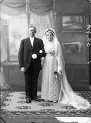 Et brudepar fotografert