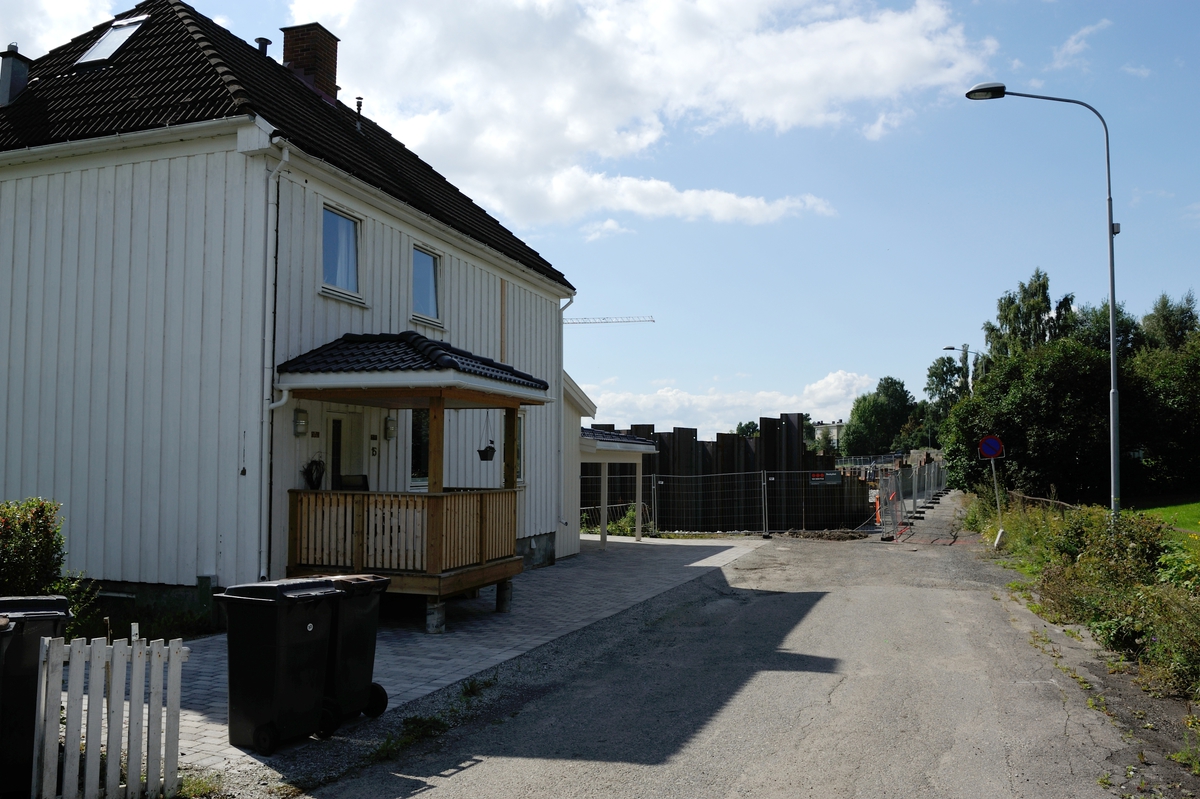 Hus, bebyggelse i Finstads gate, Hamar, ved Hamar Stadion.