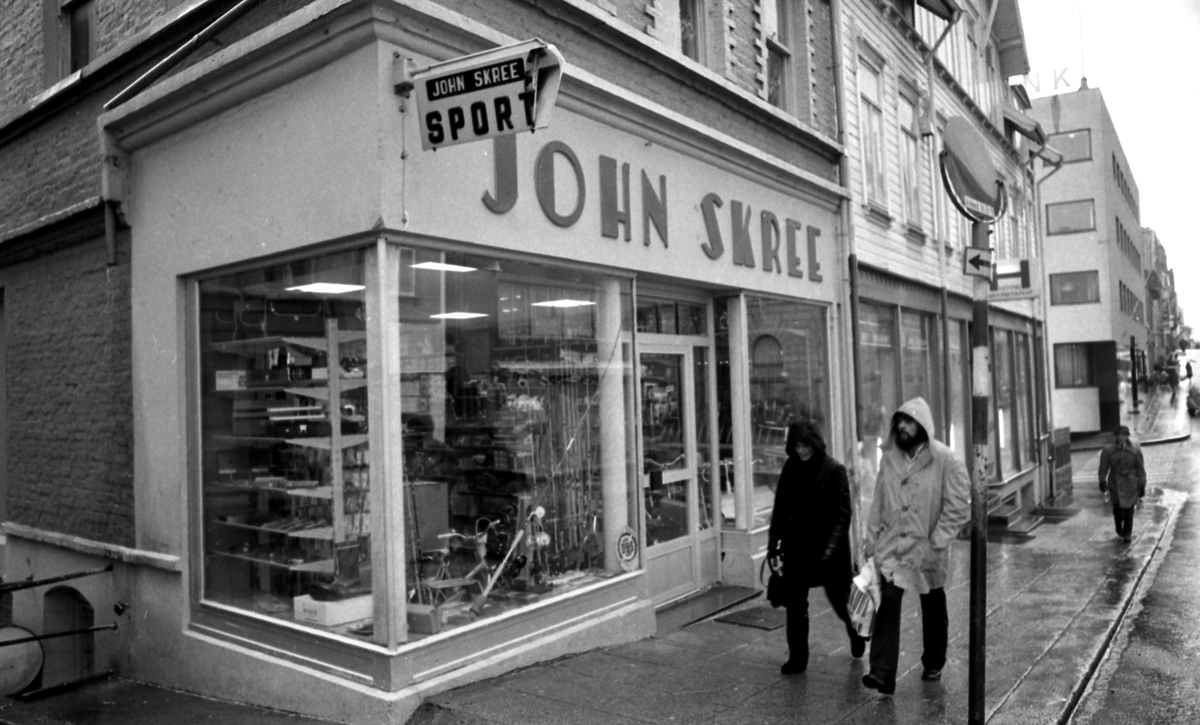 John Skree - Sportsbutikken i Strandgaten.