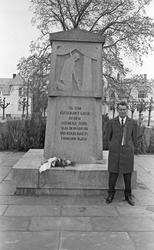 17. mai - 1970. Del 2 av 4. Kransenedlegging, roing, barne- 