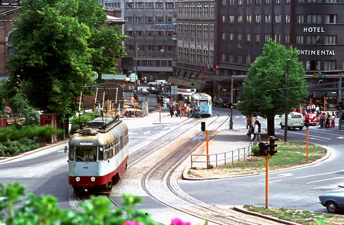 Ekebergbanen, Oslo Sporveier. Vogn 1018. Abelhaugen. Nationalteatret. Hotel Continental.