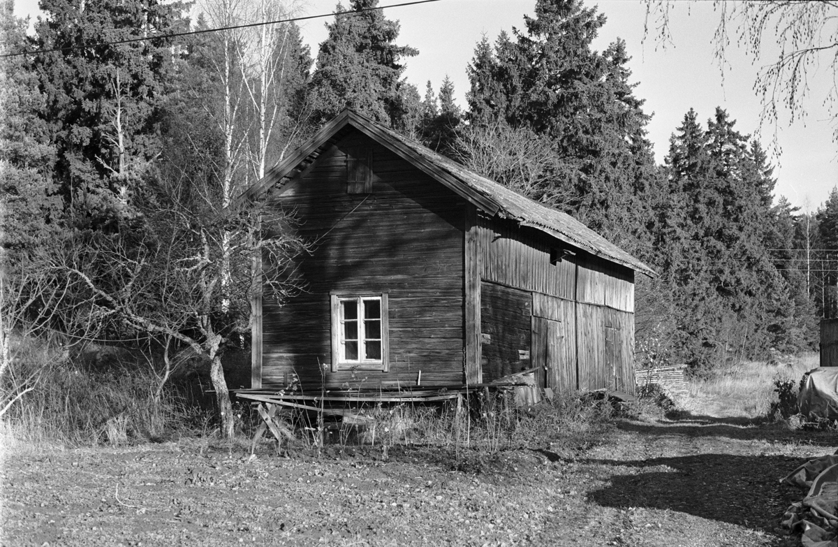 Ladugård, Skogstibble 3:3, Källgården, Skogs-Tibble socken, Uppland 1985