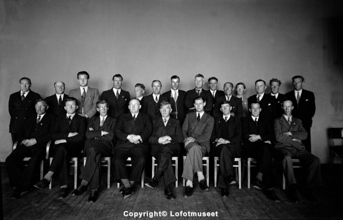 Gruppebilde av menn. - Museum Nord / DigitaltMuseum