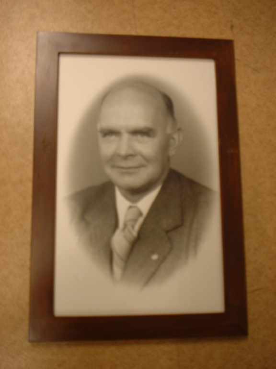 Olav Trætteberg (1896-1972). Ansatt NSB 1921, Ofotbanen 1939.., NSB Distriktsjef fra 20/10 1950 til 1/4 1966