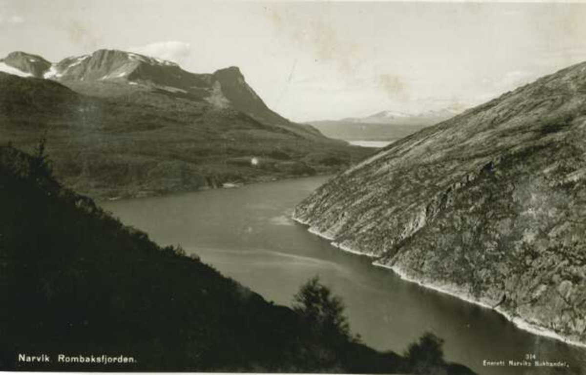 Rombaksfjorden fotografert fra km 25. Der Femogtjuedalen møter Ofotbanen.