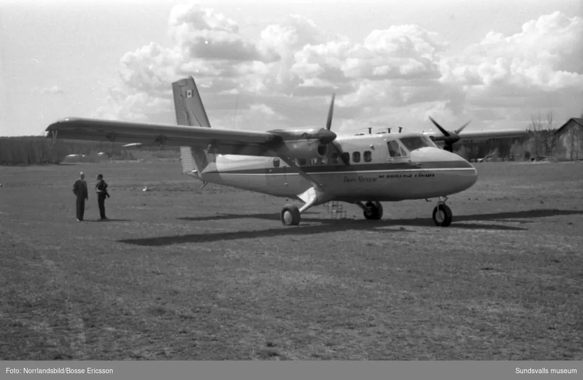 Demonstration av ett nytt flygplan på Midlanda, Twin Otter.