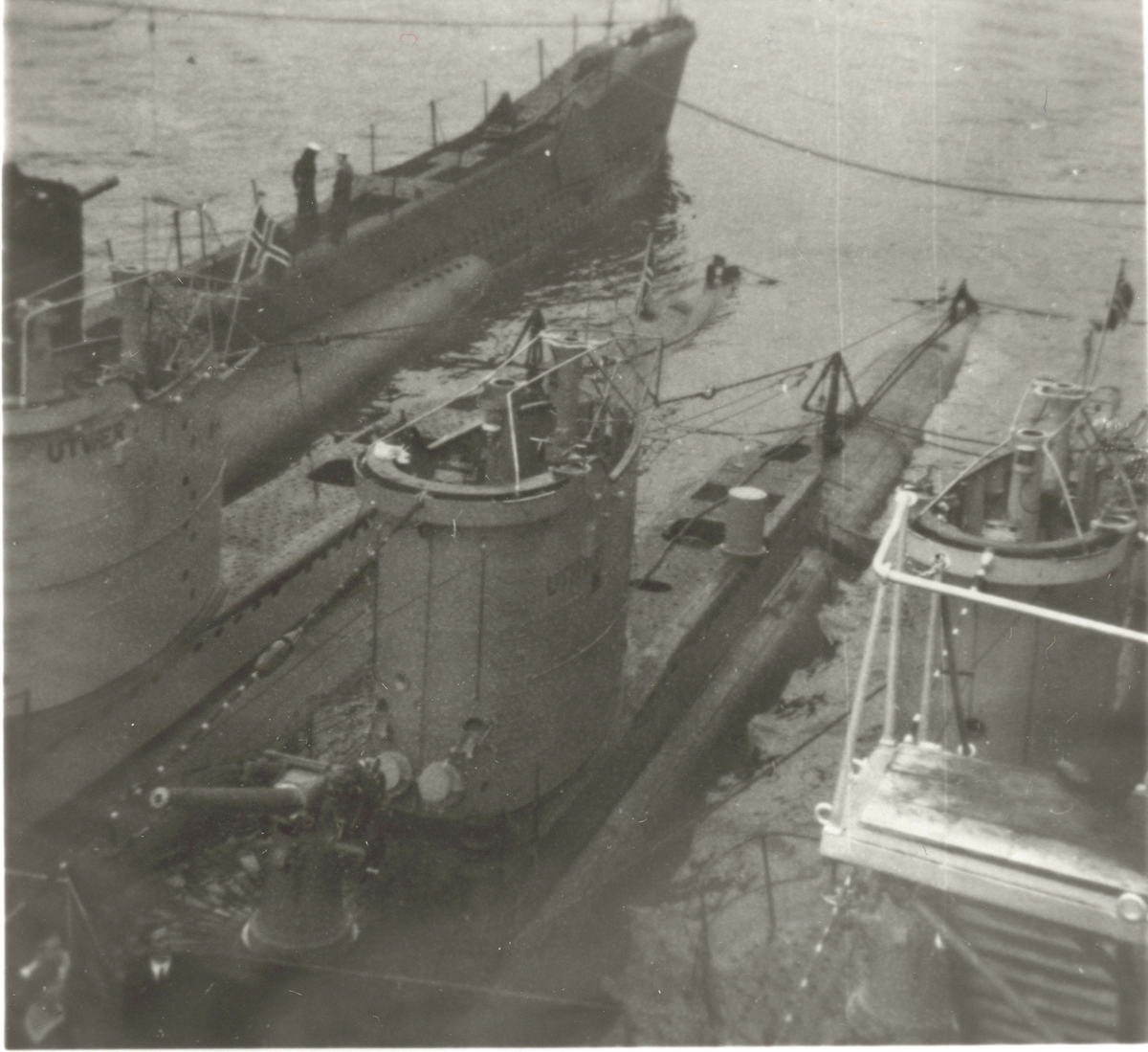 Motiv: Undervannsbåten UTVÆR -UTHAUG-UTSTEIN ved overtakelsen sep 1946