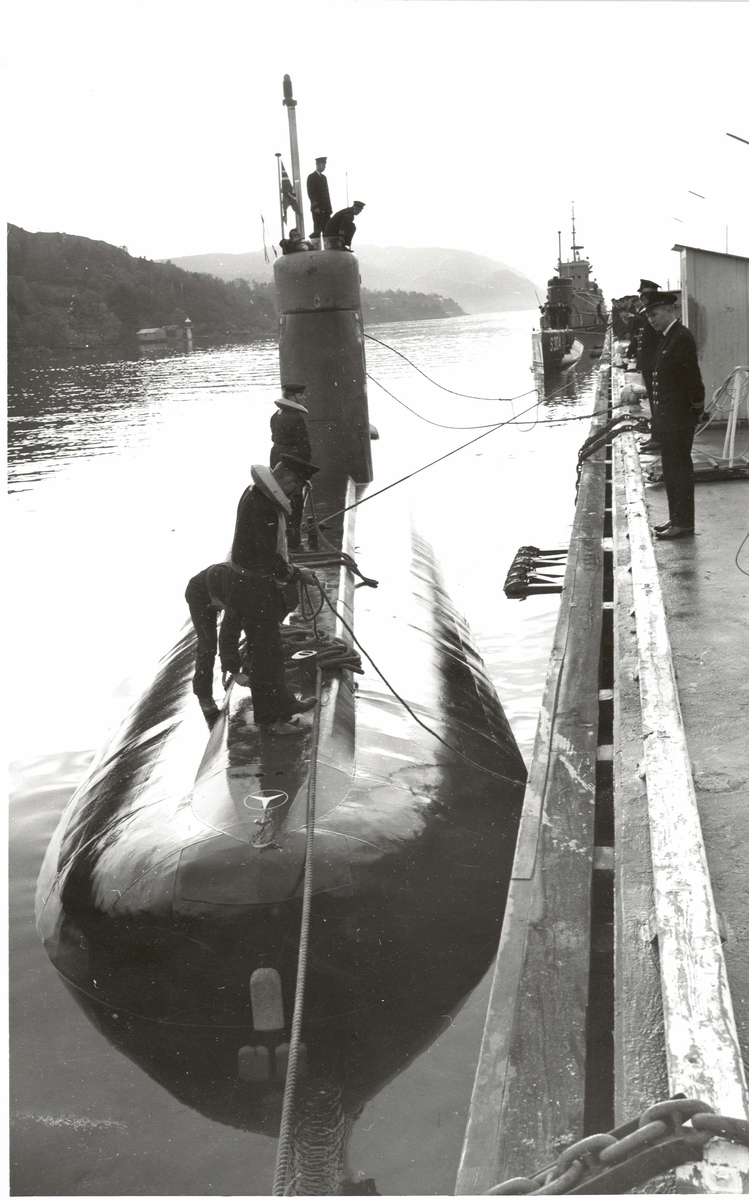 Motiv Kobben klasse undervannsbåt KNM Kya (S317) Rett forfra Avbildede