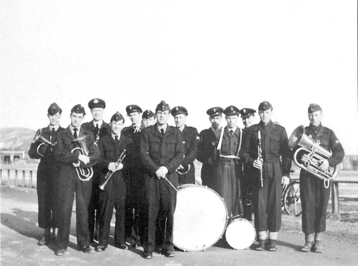 Musikkorps i militæruniform.