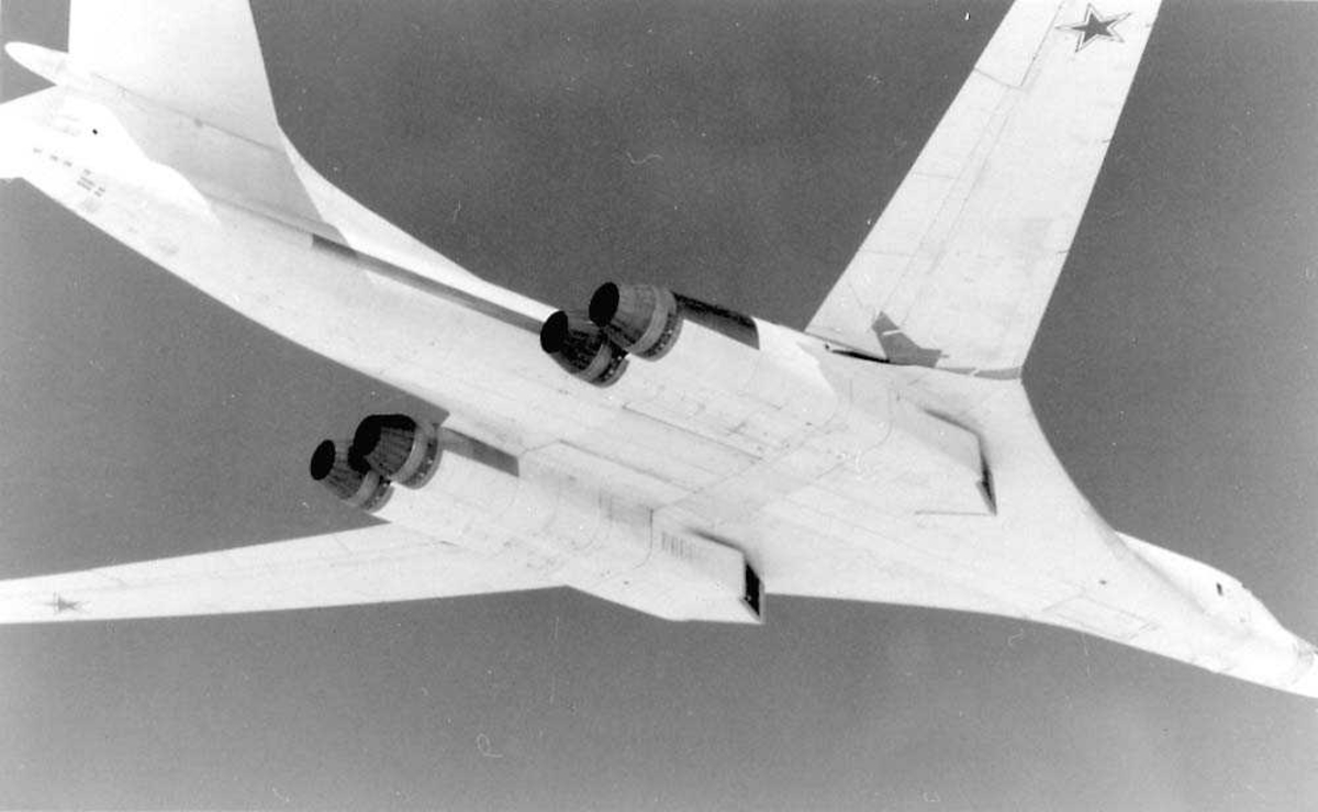 Luftfoto. Et fly i luften. Tupolev Tu-160 Blackjack.