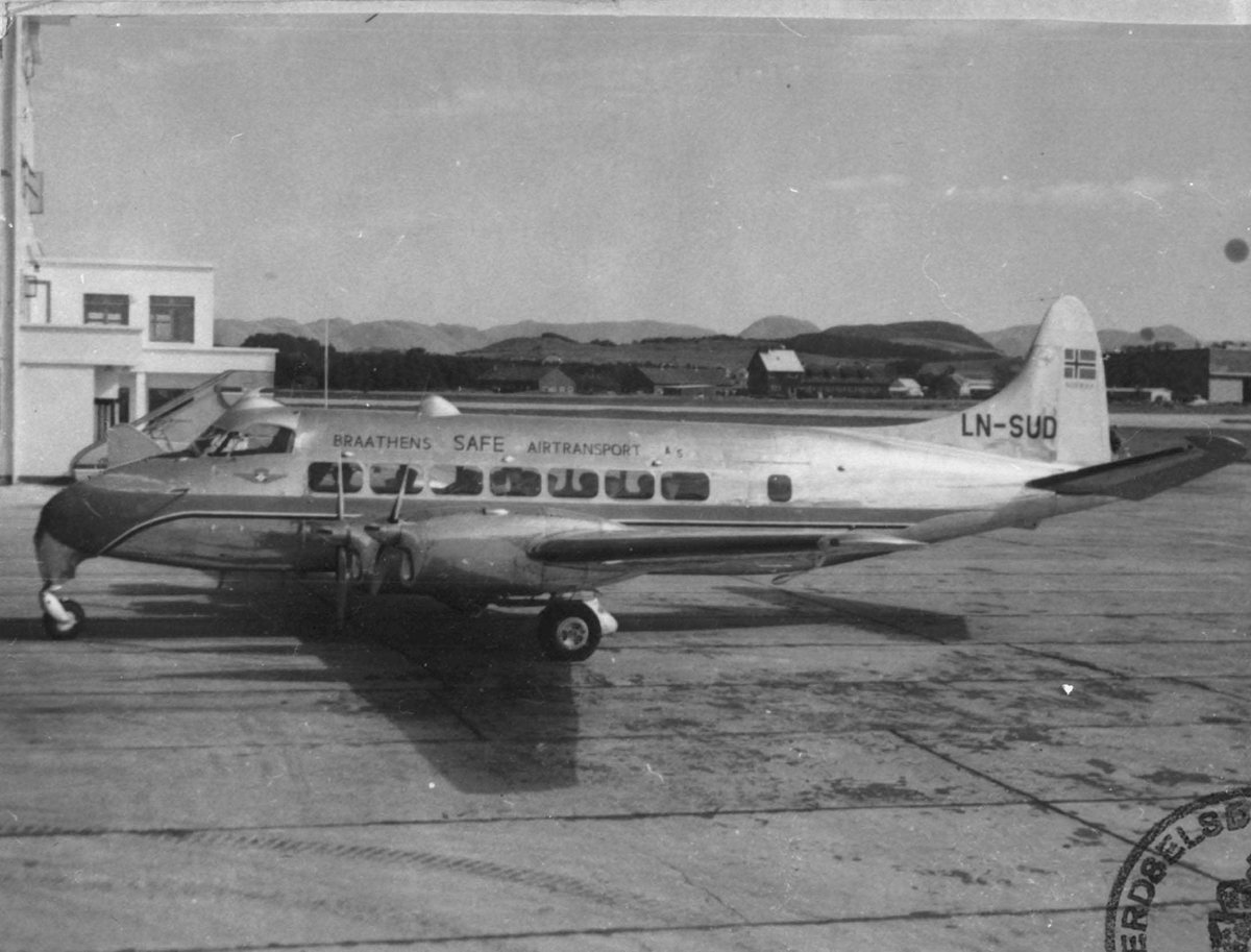Ett fly på bakken, De Havilland DH114 Heron 1B . LN-SUD fra Braathens SAFE. 