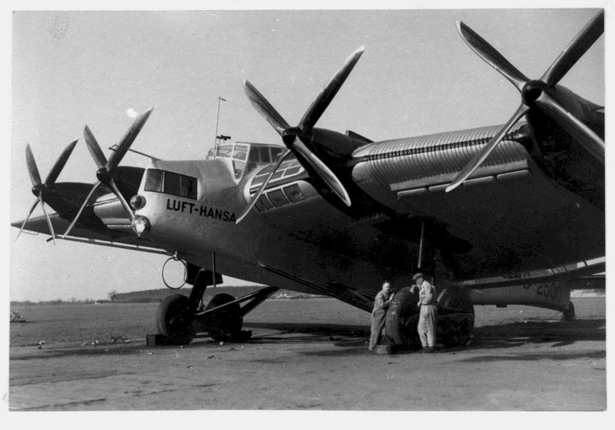 Lufthavn. Ett fly på bakken Junkers G 38b fra Luft-Hansa
