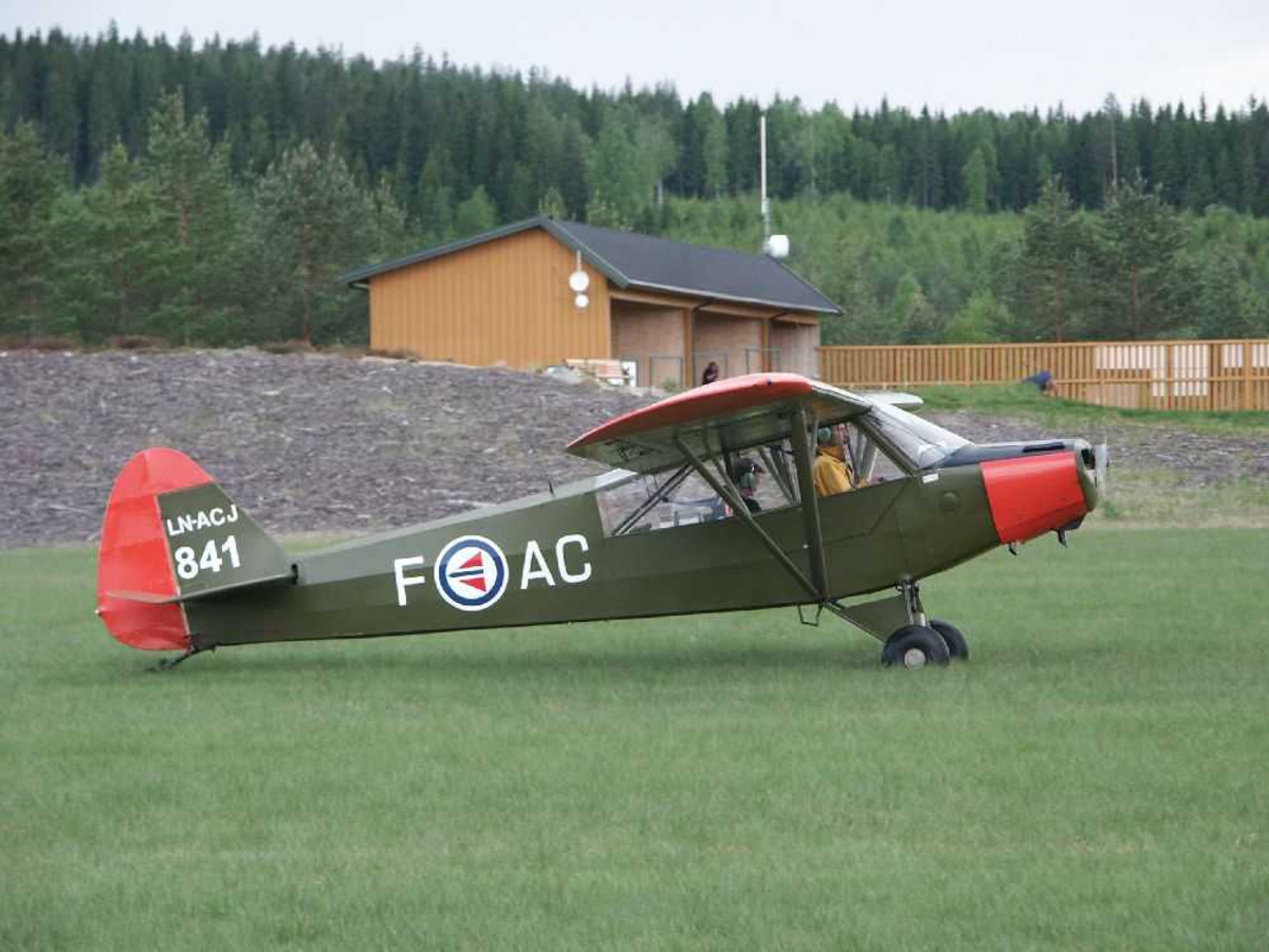 Ett fly på bakken, Piper L-18C Super Cub (PA-18-95), LN-ACJ 841 (F-AC)