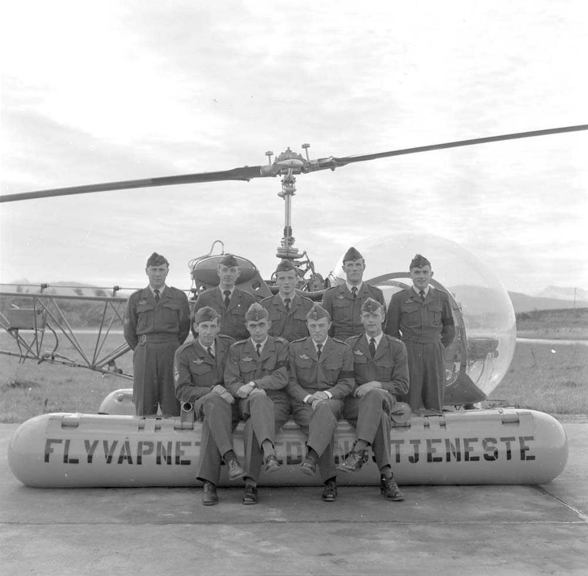 Gruppefoto av helikopter skvadronen. 