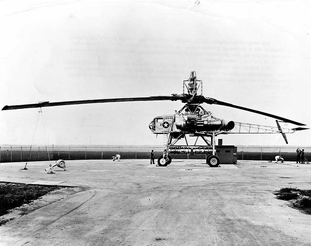 Lufthavn. Ett helikopter på bakken, Hughes XH-17.