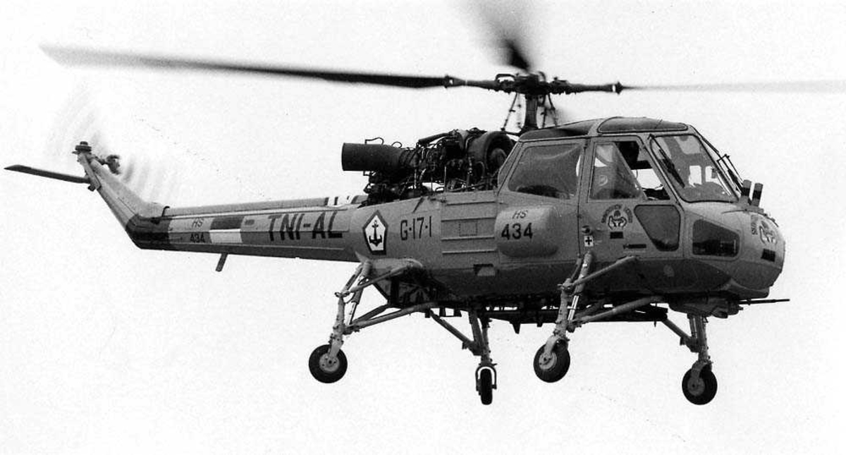 Luftfoto. Ett helikopter i luften, Westland Scout/Wasp Helik.